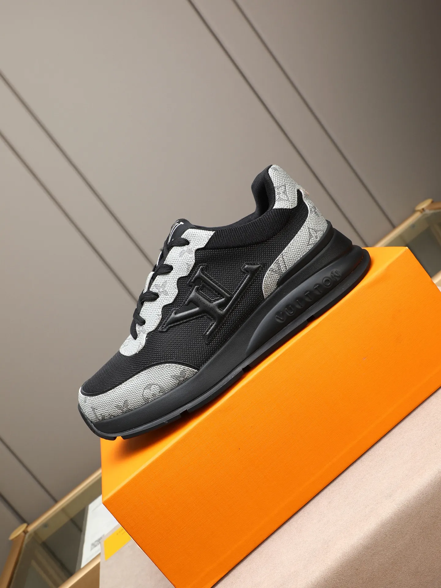 Men's shoes 💰460 Brand: LOUIS VUITTON Louis Vuitton LV Size: 38 39 40 41 42 43 44 (45 customized) Fabric: original cowhide cowhide 🔸Inside of: mesh 🔺Sole: counter foam outsole